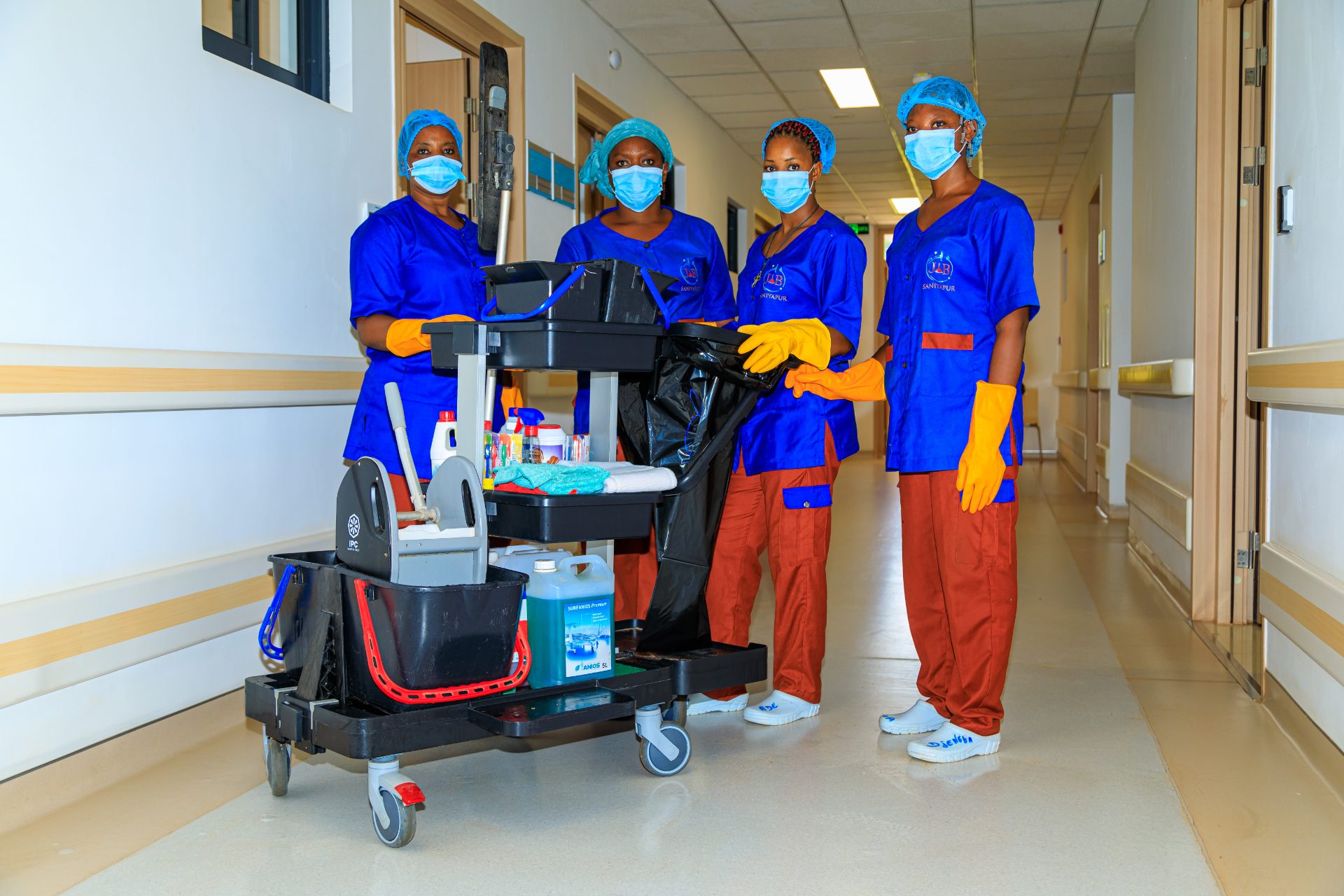 Équipe J&B SANIYAPUR — nettoyage professionnel et bionettoyage